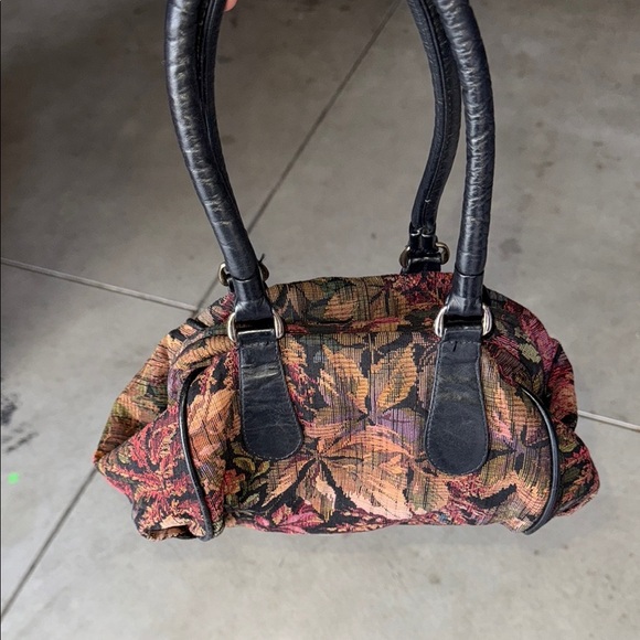 Vintage Carpet bags of America floral handbag, roughly 11 x 7” red black brown - Picture 1 of 3